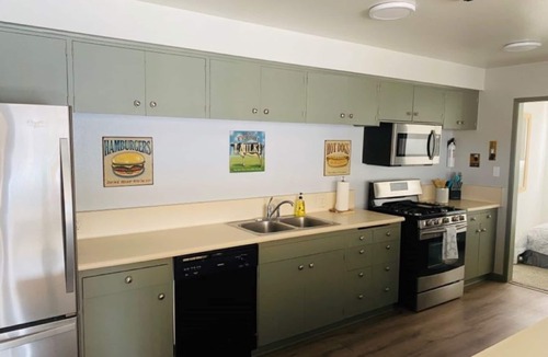 Bullhead City House | Riverfront house with casino view