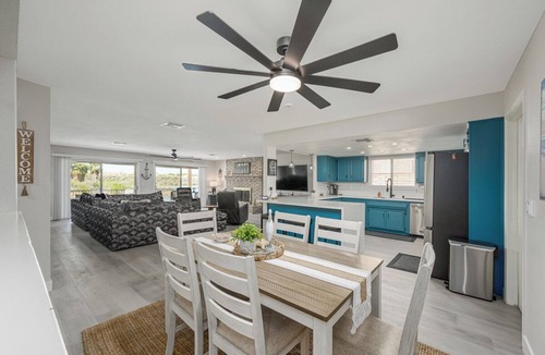 Bullhead City House | Riverfront w/Dock & Desert Views 4BR + Media Room, BBQ & Garage