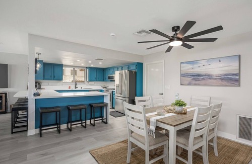 Bullhead City House | Riverfront w/Dock & Desert Views 4BR + Media Room, BBQ & Garage