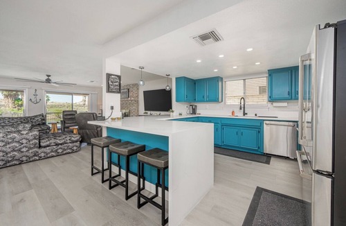 Bullhead City House | Riverfront w/Dock & Desert Views 4BR + Media Room, BBQ & Garage