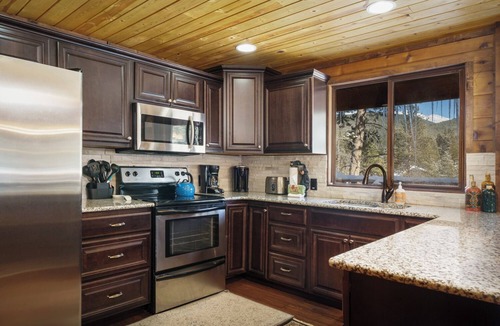 Blue River Cabin | Riverside Cabin Close to Hiking, Skiing, & More