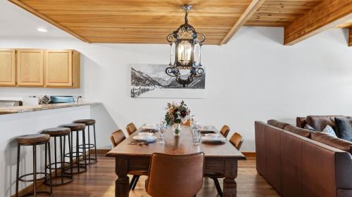 Telluride House | Riverside Condos C102 by AvantStay
