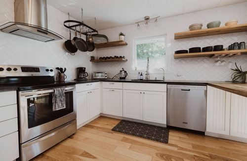 Buena Vista House | Riverside Home, Private Fishing, Barrel Sauna, Fire Pit