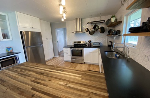 Buena Vista House | Riverside Home, Private Fishing, Barrel Sauna, Fire Pit