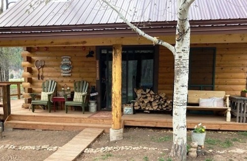 Dolores Cabin | Riverside Retreat (Hunter's Haven)