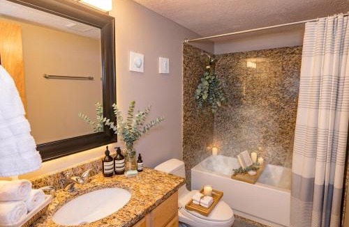 Ohio City Apartment | Riverview Balcony Parking Gym-Boathouse