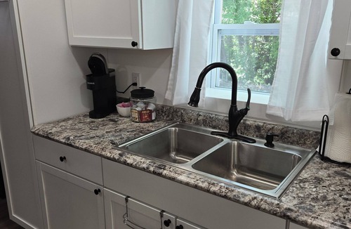 Mount Vernon Apartment | Riverview Studio Apartment. Weekly/Monthly Discounts! Wifi. Convenient Location.