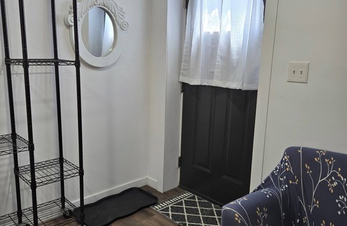 Mount Vernon Apartment | Riverview Studio Apartment. Weekly/Monthly Discounts! Wifi. Convenient Location.