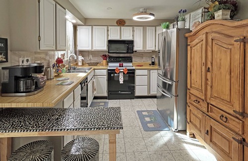 Glenwood Springs House | Roaring Fork Retreat Hot Tub Pet-Friendly