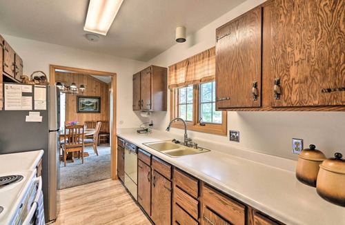 Carriage Hills Cabin | 'Rocky Mountain Breezes' Cabin: Grill + Deck!