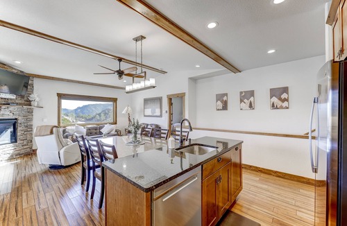 Estes Park House | Rocky Mountain Haven 4BDR’s w/attached Private Baths, 2 Zone AC/Heat, VIEWS