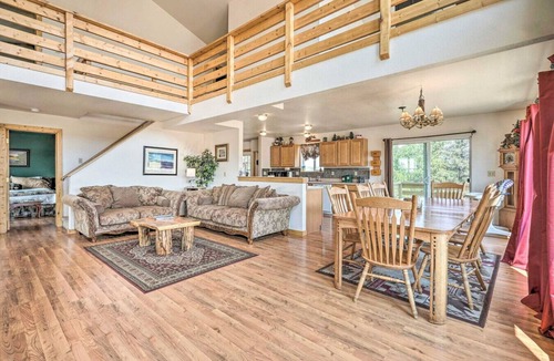 Florissant House | Rocky Mtn Cabin w Views, Deck & Game Room