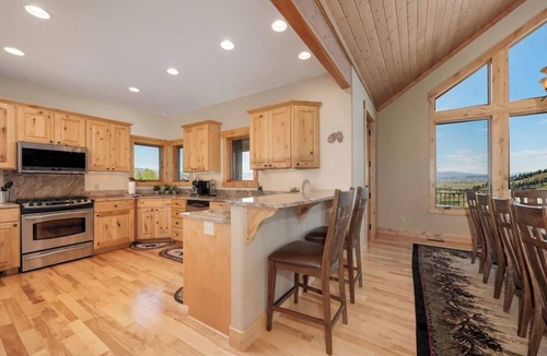 Innsbruck Val Moritz House | Rocky Mtn Natl Park views, close skiing & Hot Tub!
