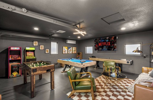 Estes Park House | Rocky Mtn Retreat Sleeps 18 8 beds Hot Tub Sauna Arcades AC