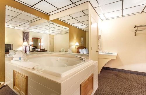 Sandusky Hotel | Rodeway Inn Sandusky North