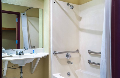Blanding Hotel | Rodeway Inn & Suites Blanding