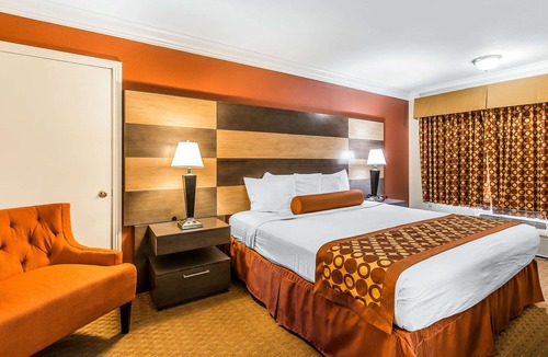Canyon Lake Hotel | Rodeway Inn & Suites Canyon Lake-Menifee West