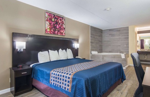 Monroeville Hotel | Rodeway Inn & Suites Monroeville - Pittsburgh