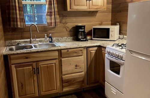 Clarington Cabin | Romantic Cabin Escapes to this Charming Cook Forest Rental with Private Hot Tub
