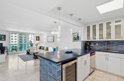 City Center Apartment | Romantic-Paradise-Luxurious-5 star-1BR-OceanFront-View-Balcony-Miami-South-Beach