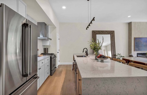 Tremont House | Rooftop Hot Tub + Sauna | Sleeps 10 | Skyline View