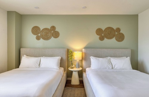 Diamond Crestview Hotel | Rooftop Ocean Views + Pool + Hot Tub | Walk to Beach, Galleries + Restaurants
