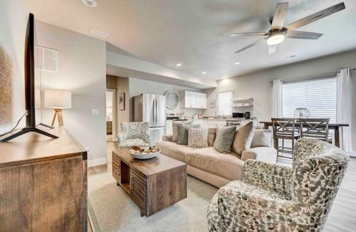 Palmer Lake House | Rooftop Patio, Hot Tub, EV charging, Mtn views, close to AFA!