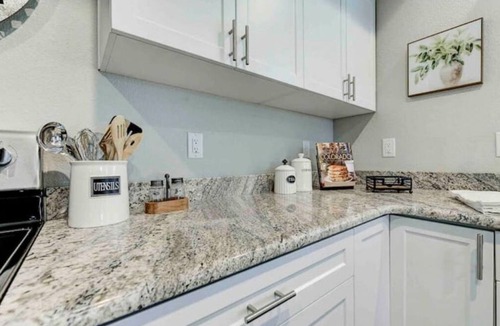 Palmer Lake House | Rooftop Patio, Hot Tub, EV charging, Mtn views, close to AFA!