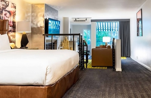 Norma Triangle Hotel | Rooftop Pool Gathering for Families & Friends, 2 Pet-Friendly Units