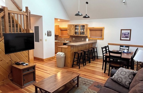 Almont Cabin | Roomy Taylor Canyon Cabin With Private Fishing Access