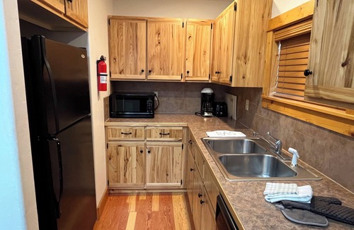 Almont Cabin | Roomy Taylor Canyon Cabin With Private Fishing Access