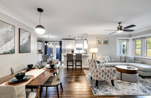 Poinsettia Heights House | Royal Palms Beach Bungalow – A Tranquil Escape