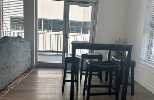 River North Art District Apartment | Run away to Rino!
