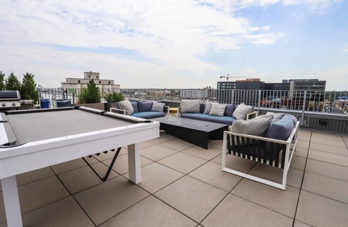 River North Art District Apartment | Run away to Rino!