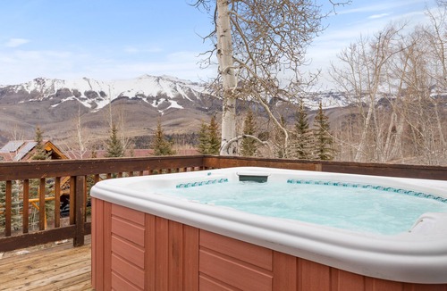 Mountain Village Cabin | Russell Home by AvantStay | Expansive Deck, Stunning Views & Hot Tub!