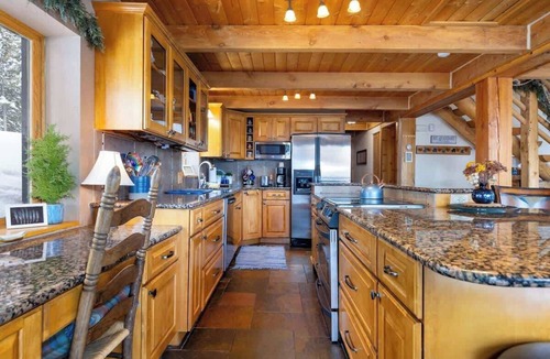 Quandary Village Cabin | Rustic Breckenridge Cabin w/Hot Tub & Forest View