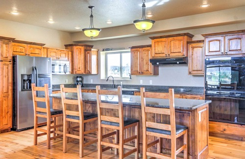Hatch House | Rustic Bryce Canyon Home w/Deck on Sevier River!