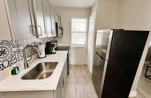 Poinciana Park Apartment | Rustic Escape 1BR Near Las Olas