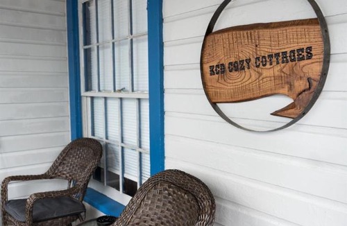 Geneva-on-the-Lake House | "Rustic Getaway A Charming & Cozy Cottage for Two or Four!"