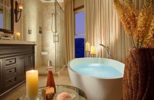 Jackson Resort | Rustic Inn Creekside