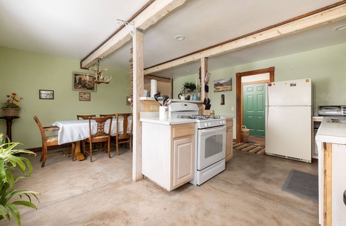 Durango House | Rustic Lodge in the Animas Valley. 5 minutes to Durango, 15 minutes to Purgatory