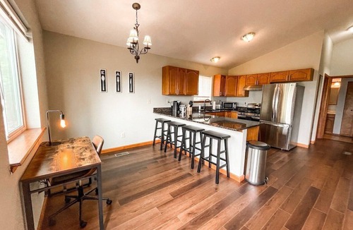 Florissant House | Rustic Ridge Hideaway | Pet Friendly & Deck Views