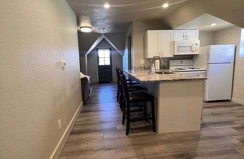 Speer Apartment | S Broadway 2 bed getaway w Parking - 98 walk score