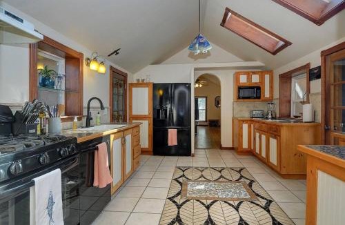 Salida House | Salida Retreat House - courtyard hot tub STR#753