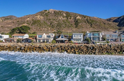 Ventura House | Saltwood Cabin - Oceanfront Bliss