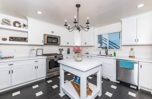San Clemente House | San Clemente Beach House is only a 5min Walk To The Pier, Beach, And Restaurants