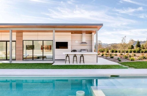 Kenwood House | Sandstone Estate | Resort Pool & Walk to Wineries!