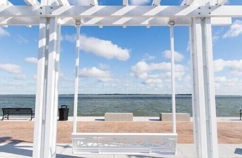 Sandusky Condo | Sandusky Bay Waterfront Views For Four!