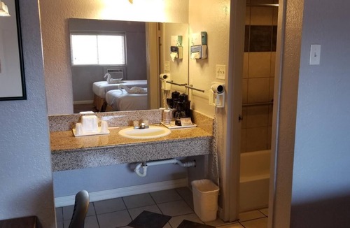 Pueblo Hotel | Santa Fe Inn Pueblo