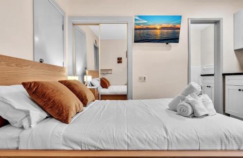 Almont Apartment | Santorini Blu Chic Beach Studio Steps to Ocean
